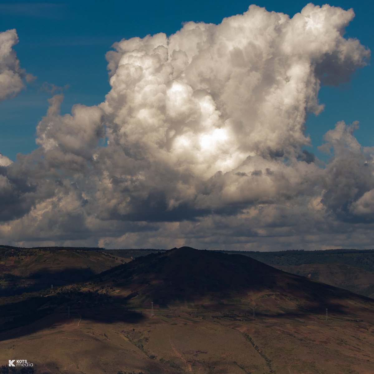 KotsHQ's tweet photo. The clouds looked majestic, what with their fluffy airy texture and bronze glow as they absorbed the sun's rays and cast heavy shadows on the hills!

Aren't hikes just beautiful?

📸 @KotsHQ

#hike #longonot #clouds #shadows #cloudcover #kenyahike #mountainhike #hills #photograph https://t.co/ig6LIwVQo5