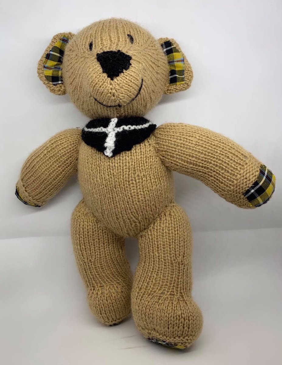 knitting_kernow's tweet photo. Some more #teddies with #Cornish #National #Tartan trim &amp; #Cornish #Flag #neckerchief are hopefully behaving themselves in @CornishMakers Tinners Court #Truro #Cornwall TR1 2LL @LocalCornwall @OfficialMadein1 @TruroHour https://t.co/FTz6e2XfN9