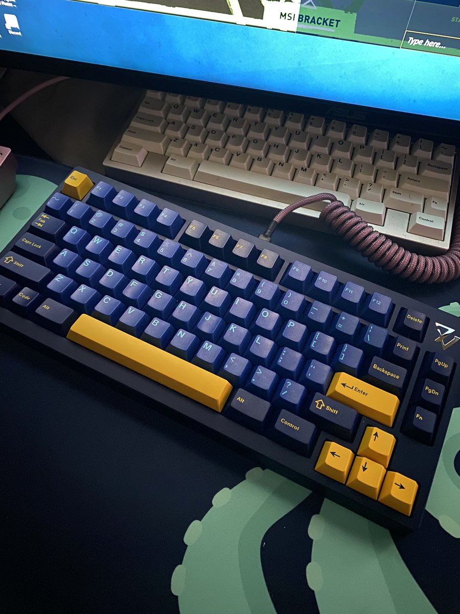 ThespianOW's tweet photo. New keyboard 🤤 https://t.co/qCAbzmMEWB