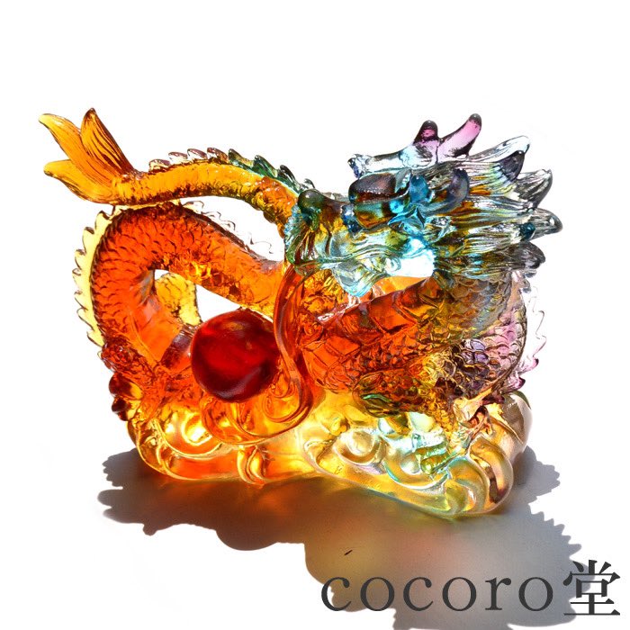 cocorostone's tweet photo. 前回すぐに完売！溶錬水晶 『龍』 が入荷しました‼️龍の鱗やしっぽなど細かな部分まで作られたカラフルな溶錬水晶（ガラス）の置き物です。光を受けて、鮮やかな色彩の影が落ち、幻想的な姿を見せてくれます。

https://t.co/QF57UC6Mka

#パワーストーン　#龍#cocoro堂　#溶錬水晶 https://t.co/d1eUjFuhBR