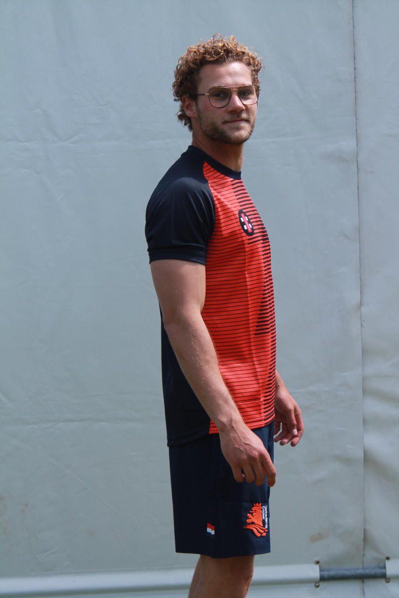 🦁 𝐓𝐇𝐄 𝐋𝐈𝐎𝐍 𝐈𝐒 𝐁𝐀𝐂𝐊!
We present our new Gray-Nicolls jersey (competition and training)! 

For the first time since 2003, our squad will be supported by the Dutch lion on their jerseys. How cool is that🔥

#CWCSuperLeague #CricketNL