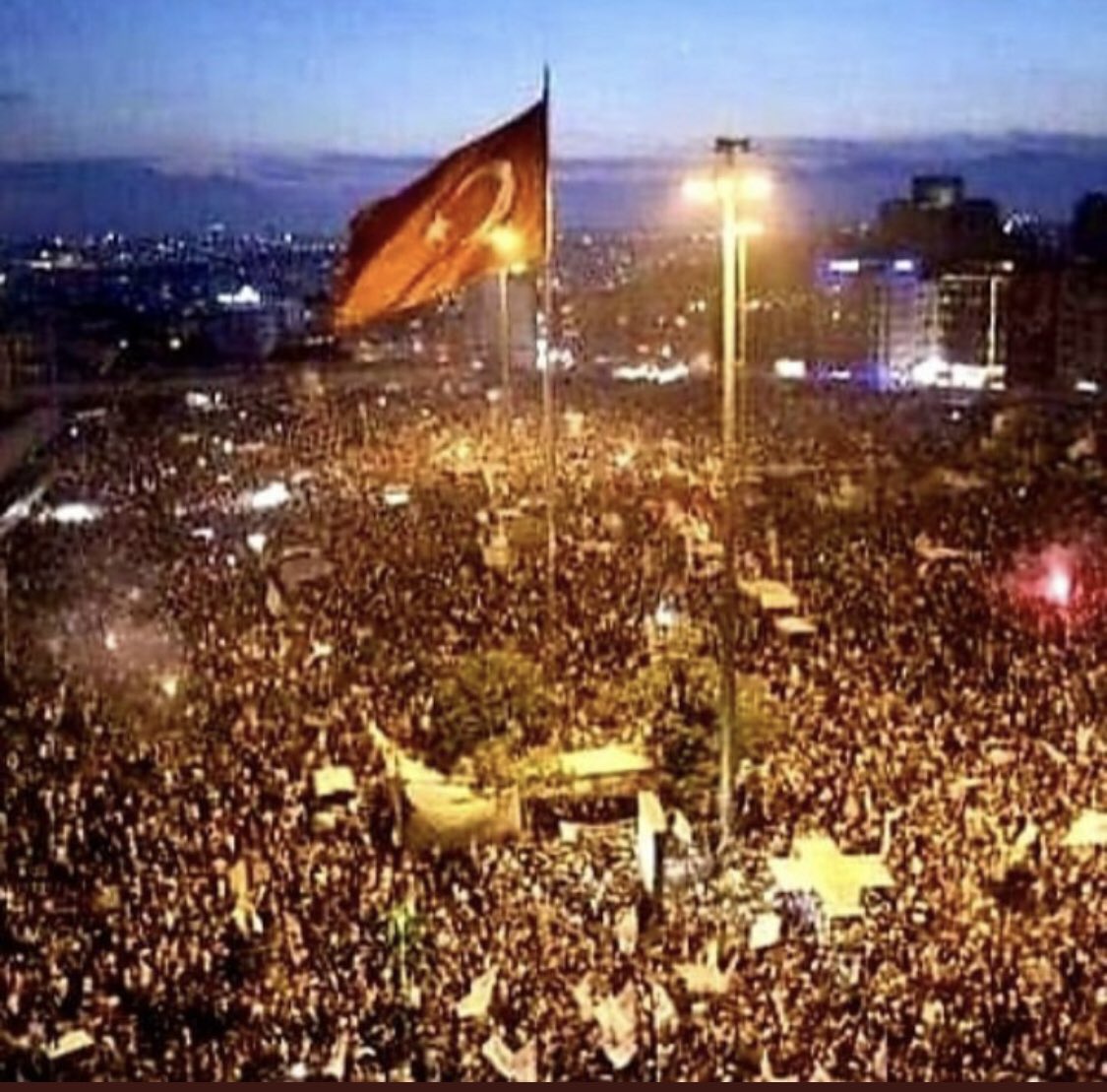 Gezi onurumuzdur…
#Gezi8Yasında