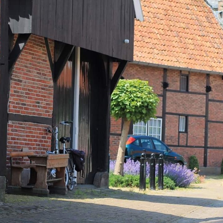 SchoolmuseumO's tweet photo. !! ZONNIG NIEUWS! ☀️
Hoera! Wij gaan weer open op zaterdag 5 juni. En we hebben er echt heel veel zin in🤩
Delen = lief 💚

Kom je ook snel om alles te bewonderen? 

👉 Schoolmuseum Ootmarsum, Keerweer 2, 0541-293129. info@educatorium.nl , https://t.co/goVqnC8dq7
@ootmarsum https://t.co/gupCIcZ3S9