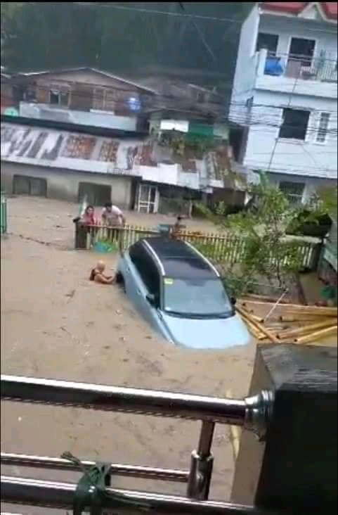 Nebxzy10's tweet photo. Not SB19 related po. Pero I am asking your prayers for our kababayan here in Leyte and Southern Leyte na currently hinahagupit ni #DantePH https://t.co/sr1xz9tQRM