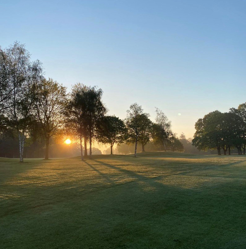 HeverCastleGolf's tweet image. Well done to Nathan, Jolyon, Joe, and Rob who took part in the Longest Day Golf Challenge to raise money for Macmillan Cancer Support last Thursday.

They have raised an incredible £3,500 so far 👏👏

Donate to their page here longestdaygolf.macmillan.org.uk/Team/thedrawsh…