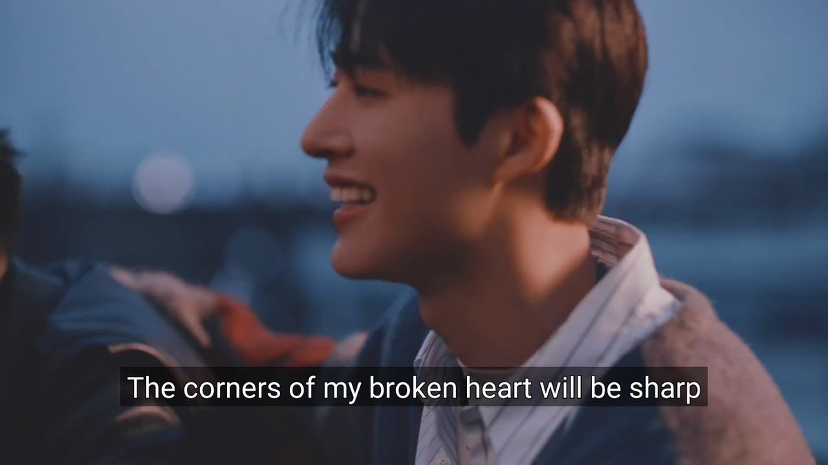 rosybaobei's tweet photo. hanbin looked desperate and defeated in the beginning of the mv but looked so happy and at peace towards the end as he sang about how he came to accept the "awkward goodbye and emptiness"

B.I ILLA ILLA OUT NOW
#WaterfallAlbumByBI 
@shxx131bi131 https://t.co/0LZ5sMdbKt