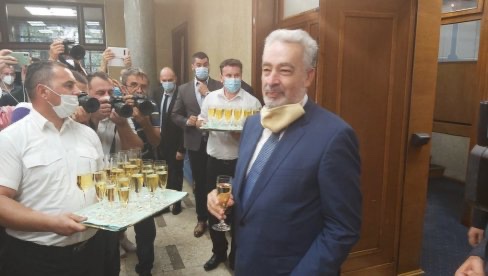 "To što radi Krivokapić nije u interesu, pre svega, onih čijom voljom je došao na mesto predsednika Vlade. Nije po volji većinske Crne Gore", poručio je za IN4S dr Jovan Janjić.

Iako je, mjesecima unazad, na opšte oduševljenje pravoslavnih vjernika iz

novinenovosadske.rs/index.php/2021…
