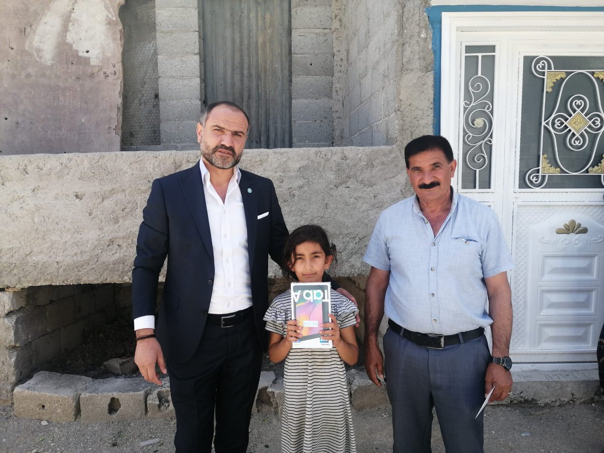 Genel Başkanımız Sayın <a href="/meral_aksener/">Meral Akşener</a> Vanlı çocukları sevindirmeye devam ediyor.