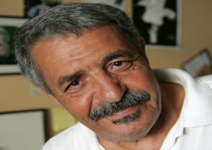 Omar_H_'s tweet photo. Un monument du journalisme marocain nous a quittés aujourd'hui. Khalid Jamai était sans aucun doute le meilleur analyste politique marocain, avec un courage et une intégrité à toute épreuve. Toutes mes condoléances à @aboubakrj et toute sa famille. الله يصبركم 😔 https://t.co/RqijDCRpid
