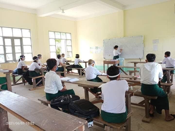 Although schools in Tanintharyi district are currently opened, but the number of students attending today, the first day of school, is lower than the number of students enrolled.
#WhatsHappeningInMyanmar #June1Coup #MilkTeaAlliance  #OurGovernmentNUG