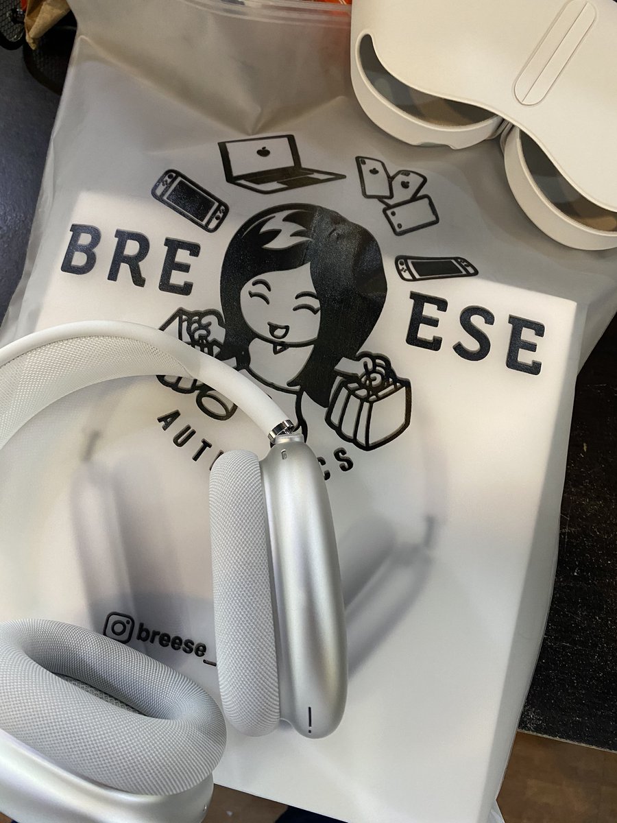 jhey_yah's tweet photo. Closer look with my Airpods Max👀
First time to order a gadget online and I would really recommend @BreeseAuthentic 💯LEGIT. Took a week to receive it but worth the wait😌
#BreeseAuthentics
#100kCelebration https://t.co/Ff64SUQ1w5