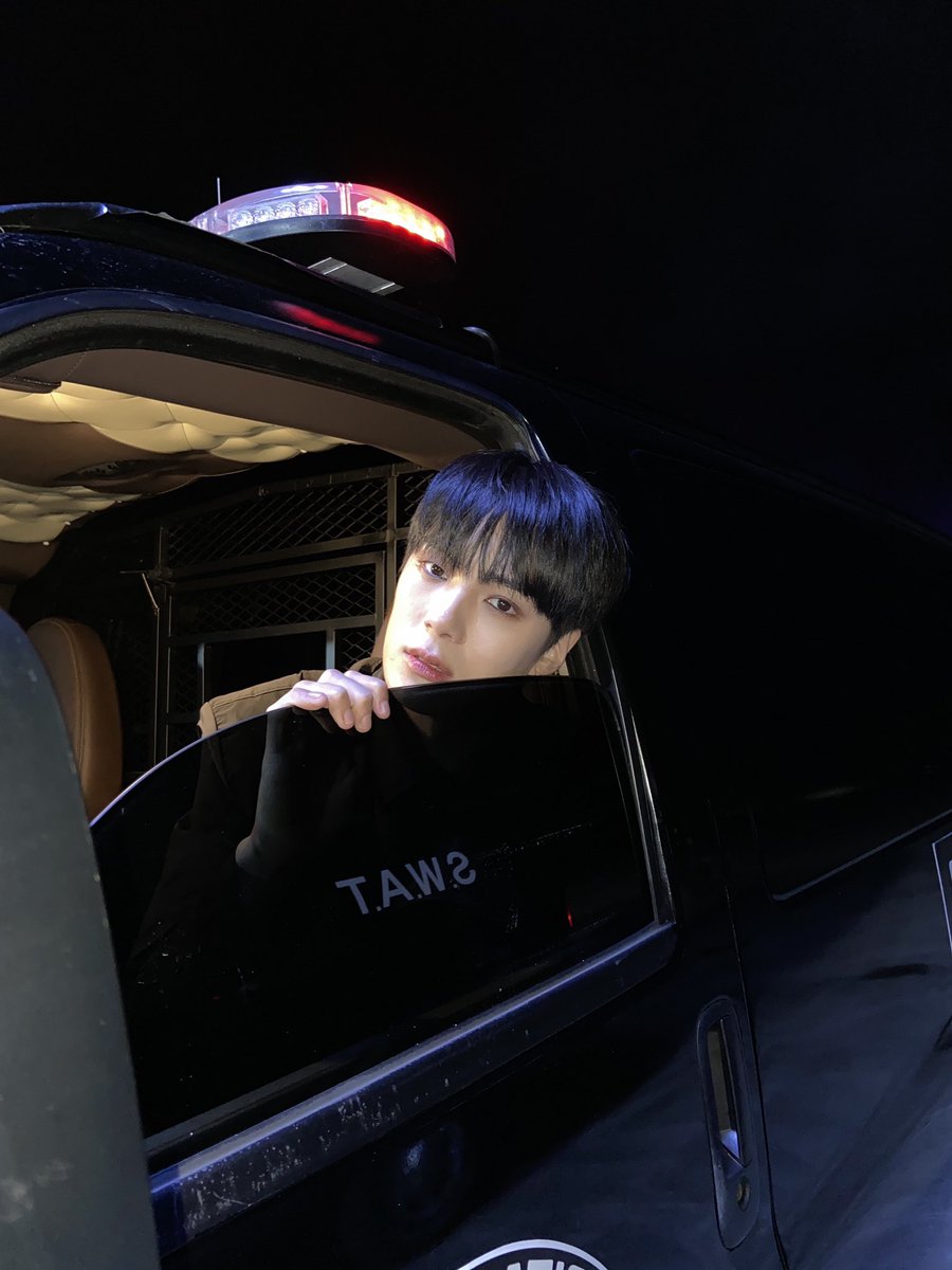 OfficialMONSTAX's tweet image. 살려줘...갬블러늪에서.. #GAMBLER #민혁