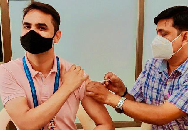 IndiGo6E's tweet photo. Going non-stop until our entire workforce is vaccinated! Have you got your shot yet? #GetVaccinated
#LetsIndiGo #Aviation #Vaccination #Vaccinated #StaySafe #EachOneForEveryOne https://t.co/SAzVPISZGm