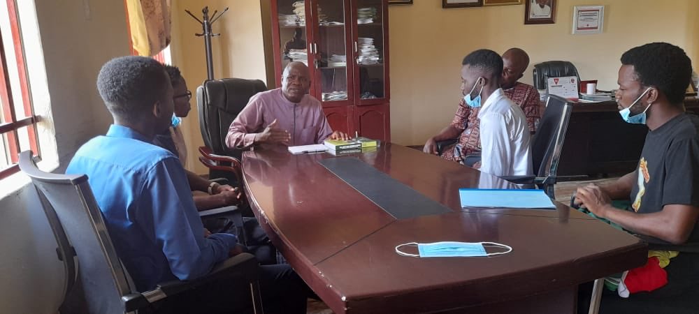 Panda_sprts's tweet photo. The organizers of Africa can play at the office of the commissioner for youths and sports ekiti state
From L-R 
Aremu Taiye ,Boboye Babatunde, NANS JCC ekiti Axis former chairman Biggy J, commissioner of youths and sports Ekiti state, Olasubomi Abayomi Ahmed, Oluwaferanmi Victor. https://t.co/JjfoFAz9jf