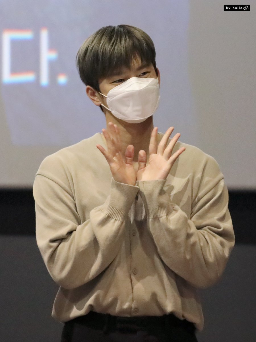 손인사 👐  
손모양 표정 어쩔 😍

#서인국 #seoinguk #ソイングク #徐仁國
#파이프라인 #무대인사
