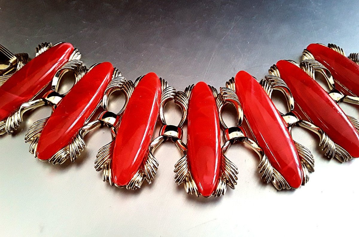 renaissancefai's tweet photo. CORO Red Lucite Wide Bracelet, Gold Tone, Feather/Leaves Edges, Vintage https://t.co/lFbxjpmQ9v #red #gold #no #women #plastic #hingedclip #midcentury #redlucite #extrawide https://t.co/Apdzq0upqD