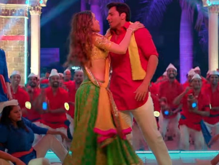 _Varsara's tweet photo. #VarunDhawan and #SaraAlikhan ❤️❤️ https://t.co/msHbNdamhe