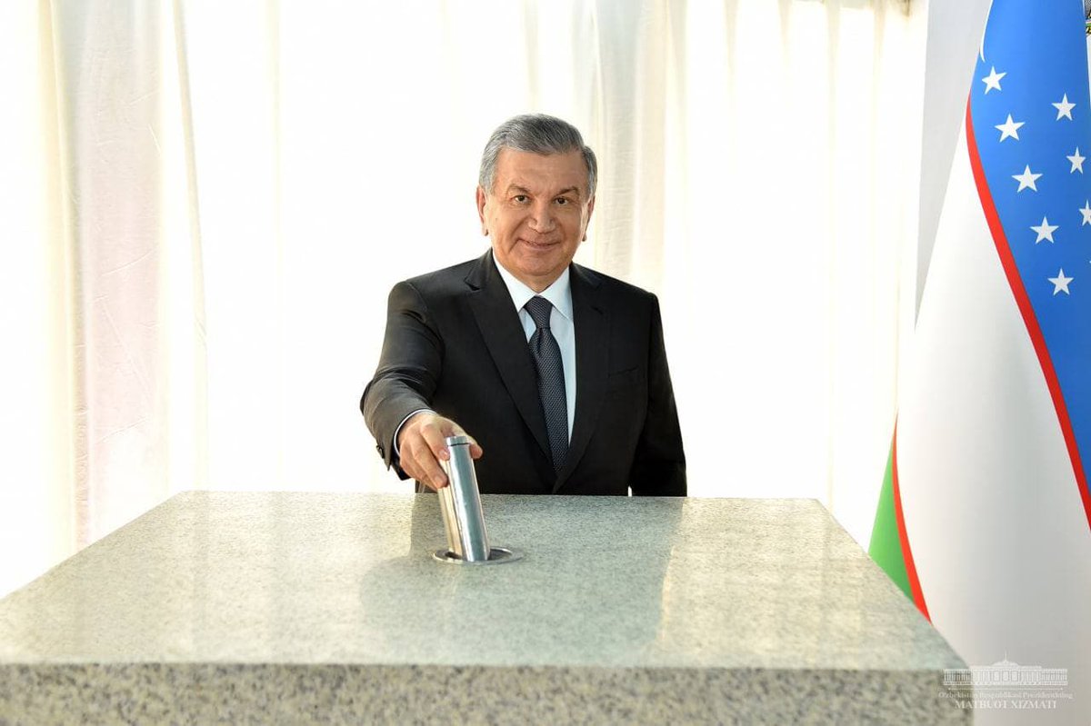president_uz's tweet photo. President Shavkat Mirziyoyev laid a capsule on the occasion of the construction of a 457 MW Solar Photovoltaic Plant in the Sherabad District of Surkhandarya Region.
#Mirziyoyev #Surkhandarya #RegionsDevelopment #GreenEconomy #PowerIndustry https://t.co/MVpM2wdhol