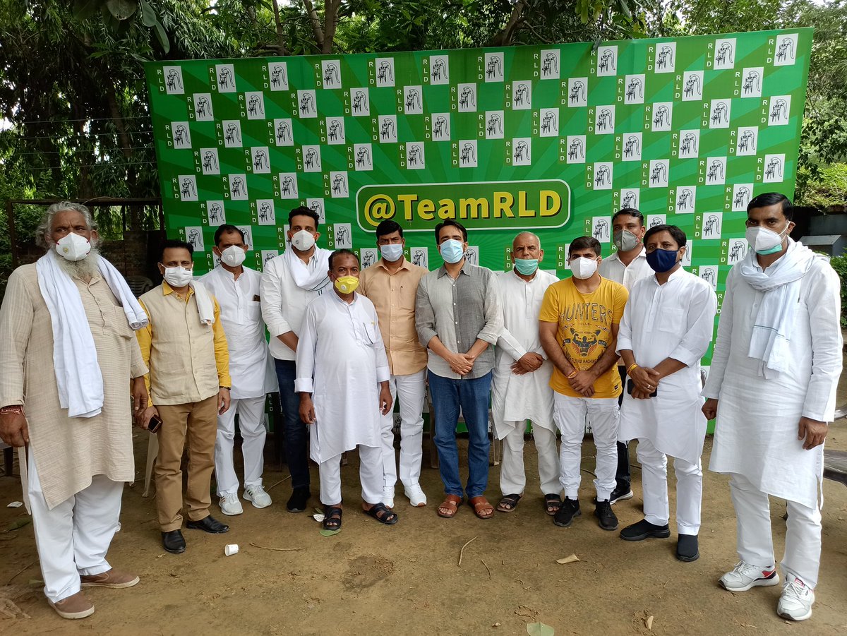 GirishRLD's tweet photo. आज #बागपत जनपद के राष्ट्रीय लोकदल, समाजवादी पार्टी एवं निर्दलीय नवनिर्वाचित जिला पंचायत सदस्यों ने आज राष्ट्रीय लोकदल के राष्ट्रीय अध्यक्ष माननीय जयंत चौधरी जी के आवास पर उनसे मुलाकात की ओर अपना समर्थंन दिया। https://t.co/jMSkwDao7K