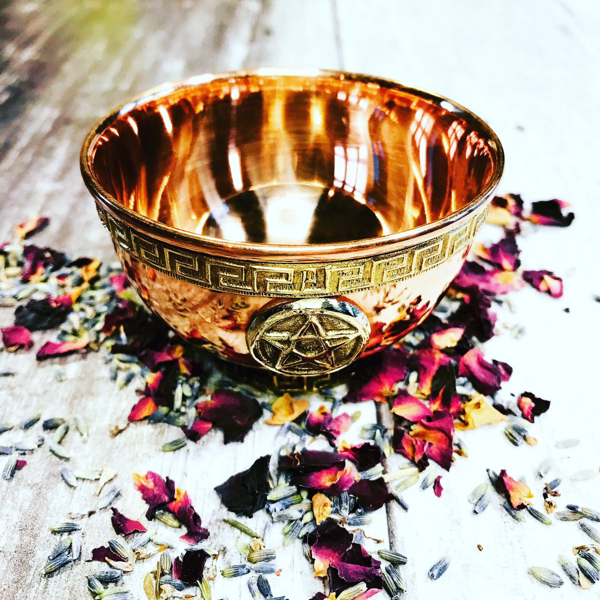 Mommaparker2's tweet photo. Morning lovelies what a lovely day #elevenseshour really busy here at https://t.co/ORnldo1SbS fulfilling bank holiday orders and listing new #gifts hope you are all well #lovemomma https://t.co/hpKhJwqT7u
