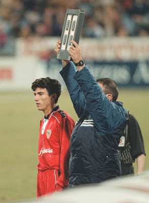 birisoficial's tweet photo. Nos dejaste demasiado pronto, gitano, pero tu querido Gol Norte no te va a olvidar jamás.

José Antonio Reyes Calderón, gitano de Nervión: REY DE REYES. https://t.co/etqsHQRBWI