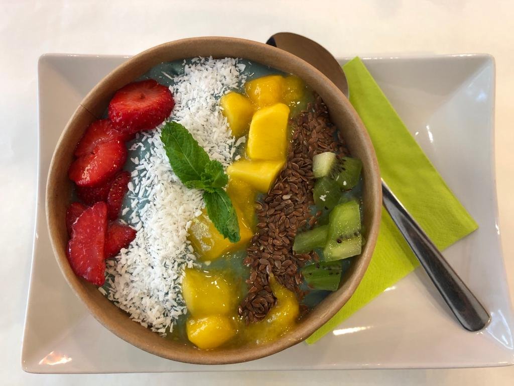 frooteria's tweet photo. lust auf eine erfrischende sommer #acai #bowl?
jetzt könnt ihr sie endlich auch wieder draussen in unserem sitzbereich geniessen!

#werbung https://t.co/bU5tg8EPRz