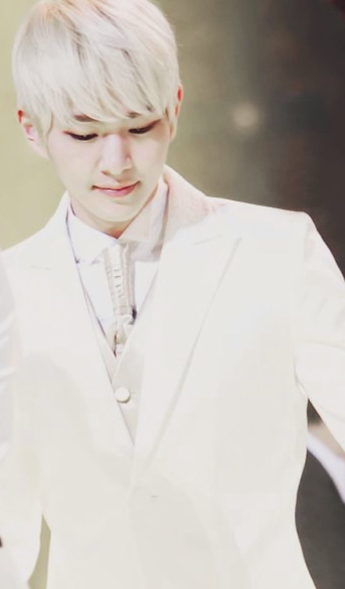 HereOnew's tweet photo. Onew in white - A Thread . Cuz why not .  ( @Cha080525 ) 

P.S. all the pictures are taken from Pinterest and @supernoona_TM . https://t.co/GaElN2mrPx