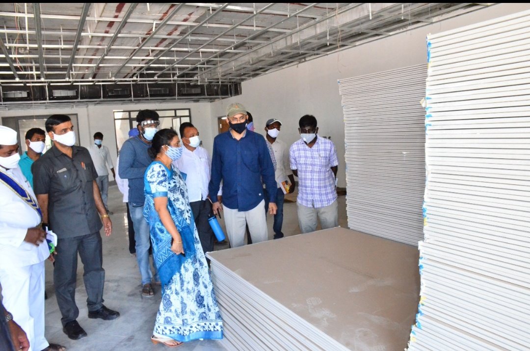 నేడు - వనపర్తి జిల్లా లో నూతనంగా ఏర్పాటు జరుగుతున్నా "ఇంటిగ్రేటెడ్ కలెక్టరేట్ కార్యాలయంను"ప్రత్యేకంగా సందర్శించి జరుగుతున్న పనులు,వాటి పురోగతిని,పర్యవేక్షించి,సంబంధిత అధికారులకు పలు సూచనలు చేసిన::కలెక్టర్ శ్రీమతి షేక్ యాస్మిన్ భాష, ఐఏఎస్.,గారు మరియు ఆర్ &amp; బి ఇంజనీర్లు హాజరైనారు.