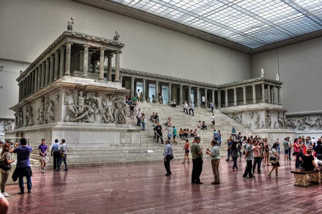 Ana yurdu Türkiye olan ve Parça parça sökülerek Almanya’ya götürülen, sergilendiği müzeye bile adını verecek ihtişamda bir eser…