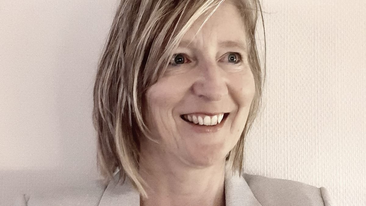 Lisette Epping: ‘De verpleegkundige staat 24 uur naast de patiënt en is belangrijke spil in het verbinden’ programmatvv.nl/actueel/lisett… #tijdvoorverbinding #verpleegkundige #multidisciplinairgesprek