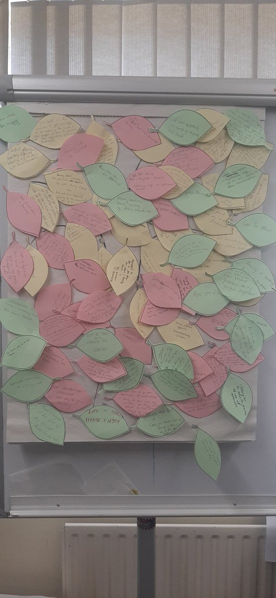 Grew this "experience tree" in Student Surgery last week displaying powerful reflections on covid 19 from student nurses <a href="/Medway_NHS_FT/">Medway NHS Foundation Trust</a> "life is short, please enjoy"
