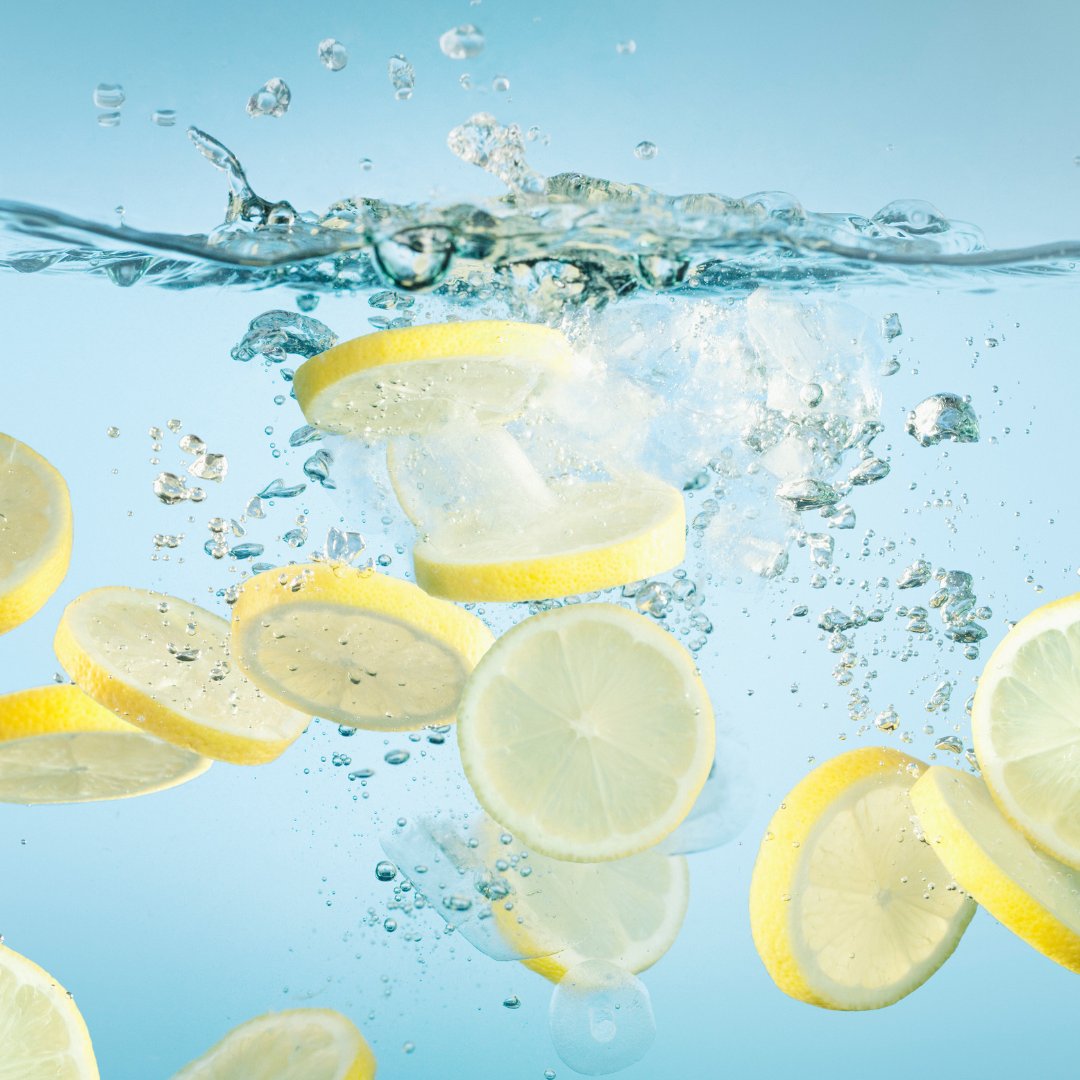 Det blir hevdet at sitron er bra for fordøyelsen. Noe som sikkert grunnen til at mange drikker vann med sitron i. Men dette er en super-sitrusfrukt som allerede inneholder mye C-vitamin, som styrker cellene og er en viktig antioksidant. Pleier du å drikke vann med sitron i? https://t.co/DlQ4NIx4Ap