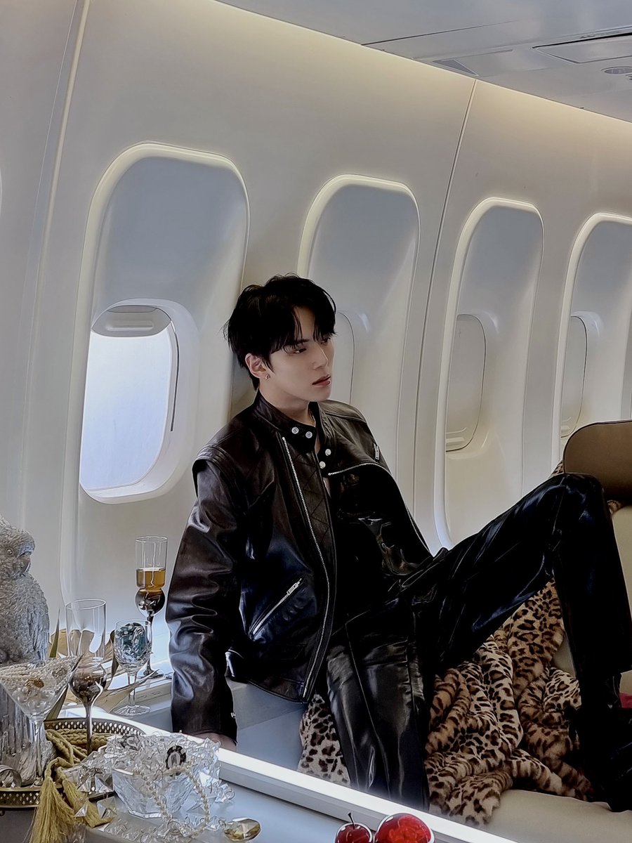 OfficialMONSTAX's tweet image. 레전드사진 공유합니다 가지실분괌 #GAMBLER #민혁