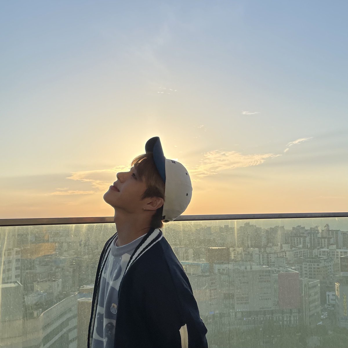taeho_official's tweet photo. ⭐️보너스 영상⭐️
8시 '📺탷레비전'에서
싱어게인'뮤지컬' 무대의 감동을 
버스킹 라이브를 통해
또 한번 느껴보세요!!

▶️https://t.co/Ws7fsPi1Nj

#임팩트 #태호 #IMFACT #TAEHO
#1st #single #solo #debut #꼬마 #GGOMA #버스킹 #싱어게인 #뮤지컬 https://t.co/mk4Z3MQlqP