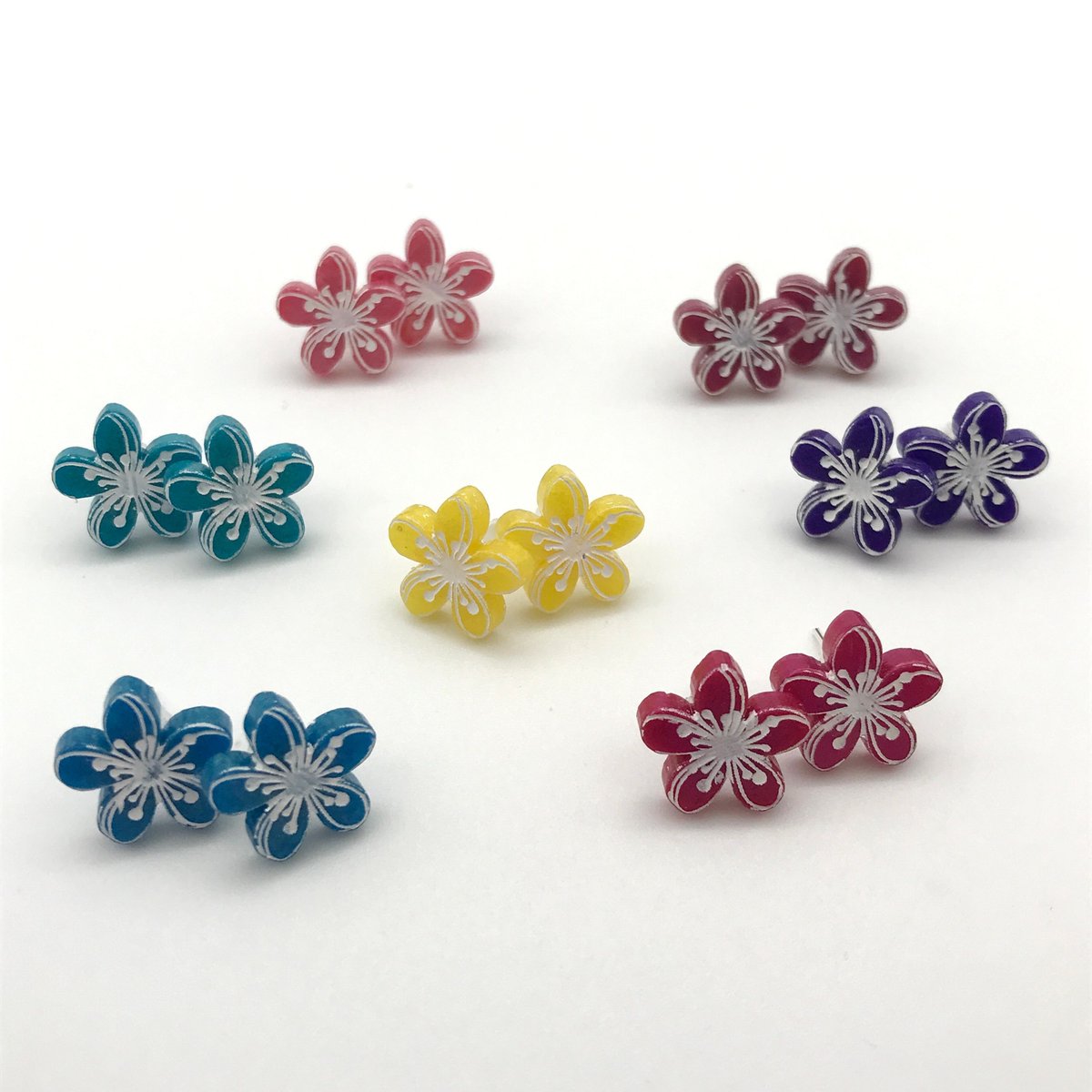 creativelywire1's tweet photo. Here’s a new addition to my website! The Etched Flower Studs are now available as dangles🥳Lovely little blasts of summery goodness to adorn your ears🥰I will make them to order in the colour of your choice

https://t.co/zKtDhuQsDc

#MHHSBD #elevenseshour #firsttmaster https://t.co/ki2YSPM4V2