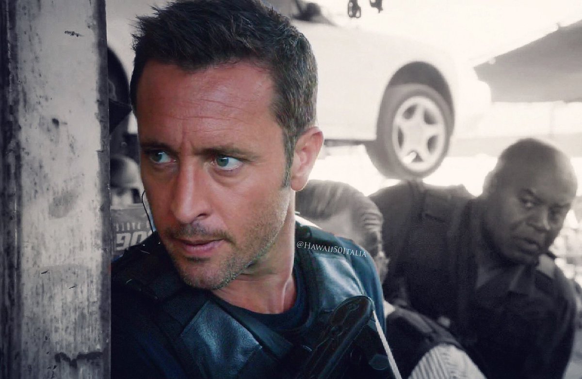 stellagioia's tweet photo. Hereβs yet another one of the βI miss him so damn muchβ posts I apparently canβt help sharing. You may now resume your daily activities. π #AlexOLoughlin #H50 #BadassCommander https://t.co/Y1XfmNwkGF