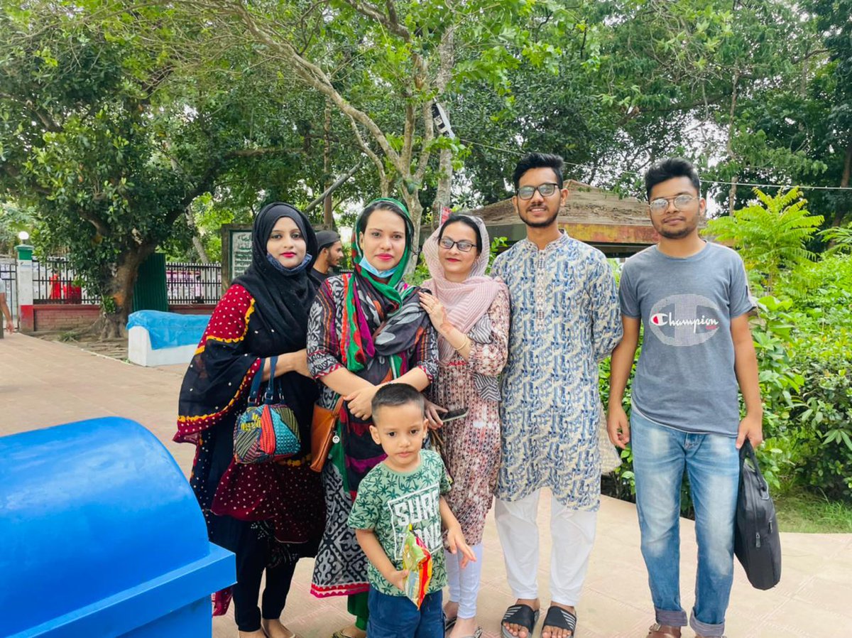 RaiaanChowdhury's tweet image. after a long time...with my close friends...
#Rifat
#pia
#swity
#sumaiya 
#dsp
#comilla