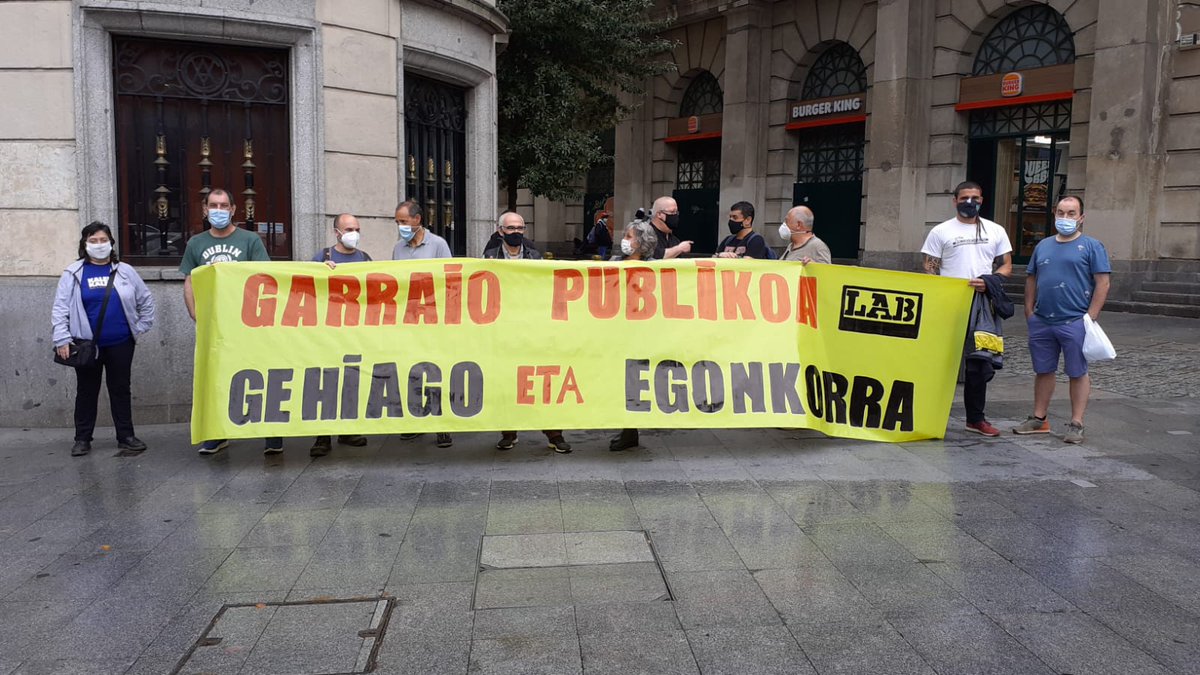LABmetrobilbao's tweet photo. Enplegu publikoaren egonkortasunaren alde mobilizatu gara Garraio Publikoetako langileok gaur Bilbon.

#SORTUetaEGONKORTU
#ZerbitzuPublikoenAlde
#PribatizaziorikEz https://t.co/zOzt9ZGT3T
