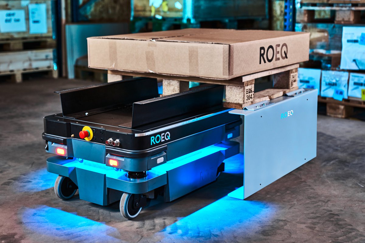 BprFrance's tweet photo. [#DansLaPresse] Avec le module #TML200, la société @ROEQ_, spécialiste en équipements #robotiques mobiles, propose un système complet de mécanismes  d’élévation automatique pour le #robot mobile autonome (#AMR) #MiR250 de @MobileIndRobots.

https://t.co/yAXArqwrfh https://t.co/eSW54LB1Yj