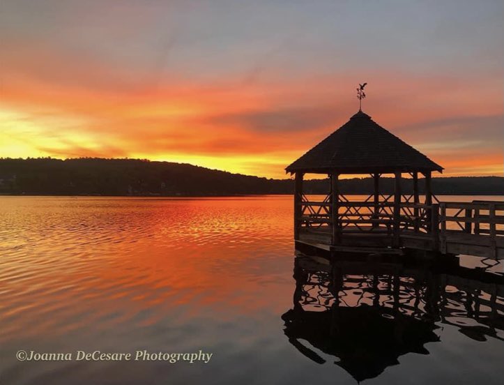 WMUR9's tweet photo. Incredible sunrise this morning! #meredith 📷 Joanna DeCesare Photography #ulocalNH via @ErinWMUR https://t.co/ayz1698YTj
