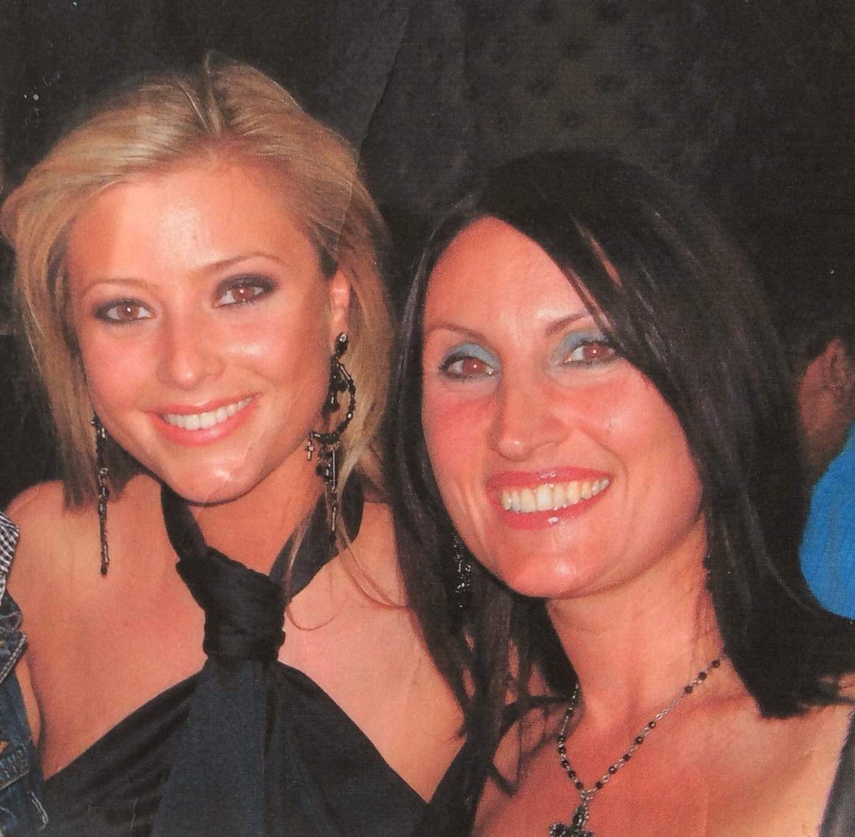 Brows_Xcellence's tweet photo. #throwbacktuesday Juliette of #BrowsofXcellence with #HollyVallance Did you know Juliette was one of the writers for No 1 hit #KissKiss now talented with another skill under her belt...the art of #microblading #eyebrows #kbpro #hdbrows #BrowsOfXcellence #Essex #Music #Songwriter https://t.co/lNm4PrMx7e