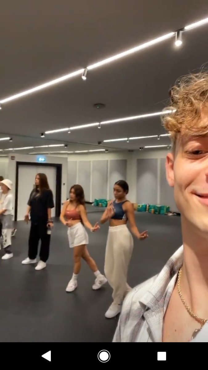 dinossaurorexe1's tweet photo. Elas estao ensaiando Na Na Na 👀👀👀👀👀 https://t.co/jVk0ZllRRU