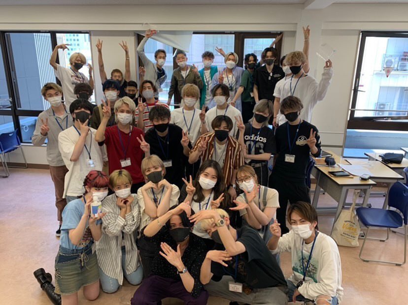 chotin0707's tweet photo. 関西の美容学校
BELEBEL 大阪校と神戸校に2日間
特別講師をさせて頂きました🤲🔥

まさか自分の人生で
学校の授業を担当する日が
来るなんて…❗️😲笑

みんな活気があって
昔から見てくれてる生徒さんも
沢山居て僕もとても楽しかったです☺️✨

短い時間でしたが
ありがとうございました❗️ https://t.co/rGW4P36Aiw