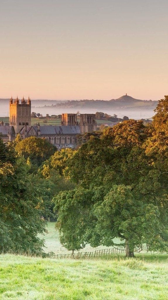 Wells Cathedral & #GlastonburyTor