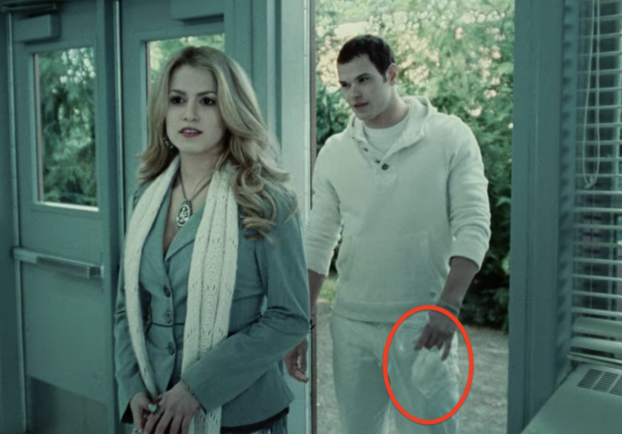 毎日映画トリビア 映画トークポッドキャスト始めました 長年トワイライトファンの頭を悩ませてきた エメットが持ってる大量の卵 の謎 エメット役ケラン ラッツは 墓場まで持っていく秘密 とか濁してたけど 最近監督が 筋肉のために大量のゆで卵を