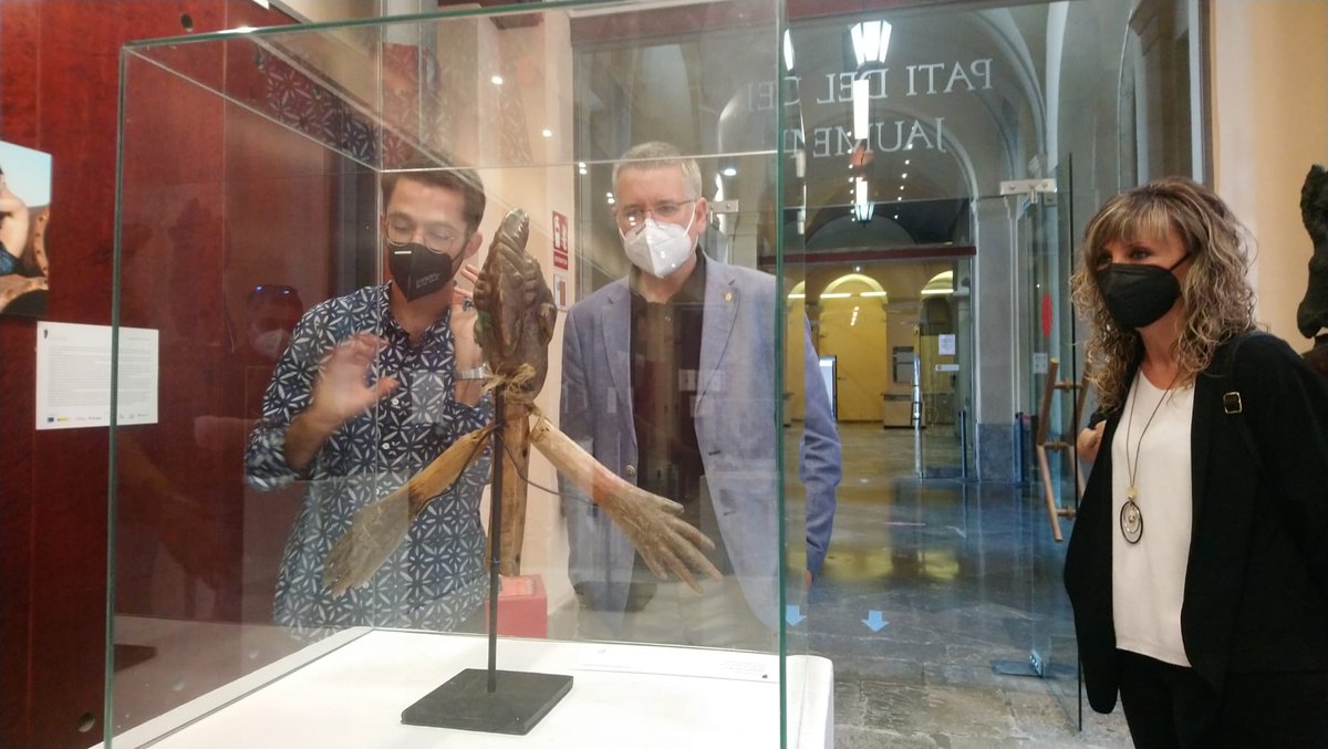 pauricoma's tweet photo. L'exposició “Les màscares del Jesús Arjona” del diari @DiariRepCheca, és una mostra impressionant de l'art i la cultura africana. A través de fotografies, de textos i de les obres, @artesinautor ens convida a reflexionar i sobretot a posar-la en valor i a respectar-la‼️ https://t.co/dR1uo26Mc4