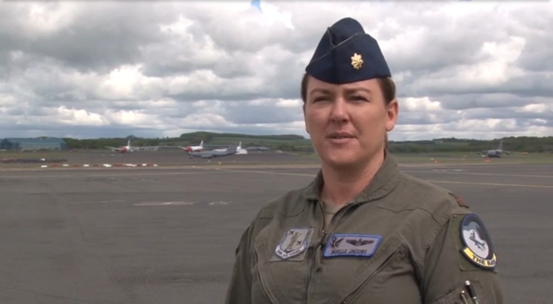 BloodyPolitics's tweet image. One of a number of female officers from the three US Air National Guard KC135 Stratotanker planes based at Prestwick Airport for #NATO exercise #FormidableShield2021 ✈

#avgeek