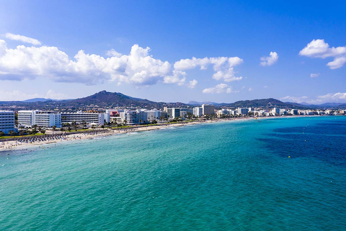 InfoCalaMillor's tweet photo. #BienvenidoJunio #WillkommenJuni #WelcomeJune   🏖🌞😎                                        Cala Millor, un destino conocido a nivel internacional ‼ #CalaMillor #SaComa #SIllot #EastMallorca https://t.co/b3Y8vvlay1