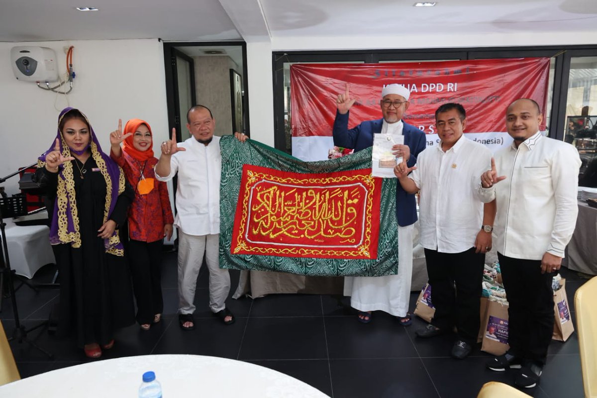 LANYALLAACADEMY's tweet photo. Silaturahmi dengan HAPSI, Ketua DPD RI Sampaikan Tugas DPD Berat Tapi Enjoy Menjalankannya
@LaNyallaMM1
@DPDRI
#LaNyalla #LaNyallaAcademia #HAPSI https://t.co/sRhVEWv1uJ