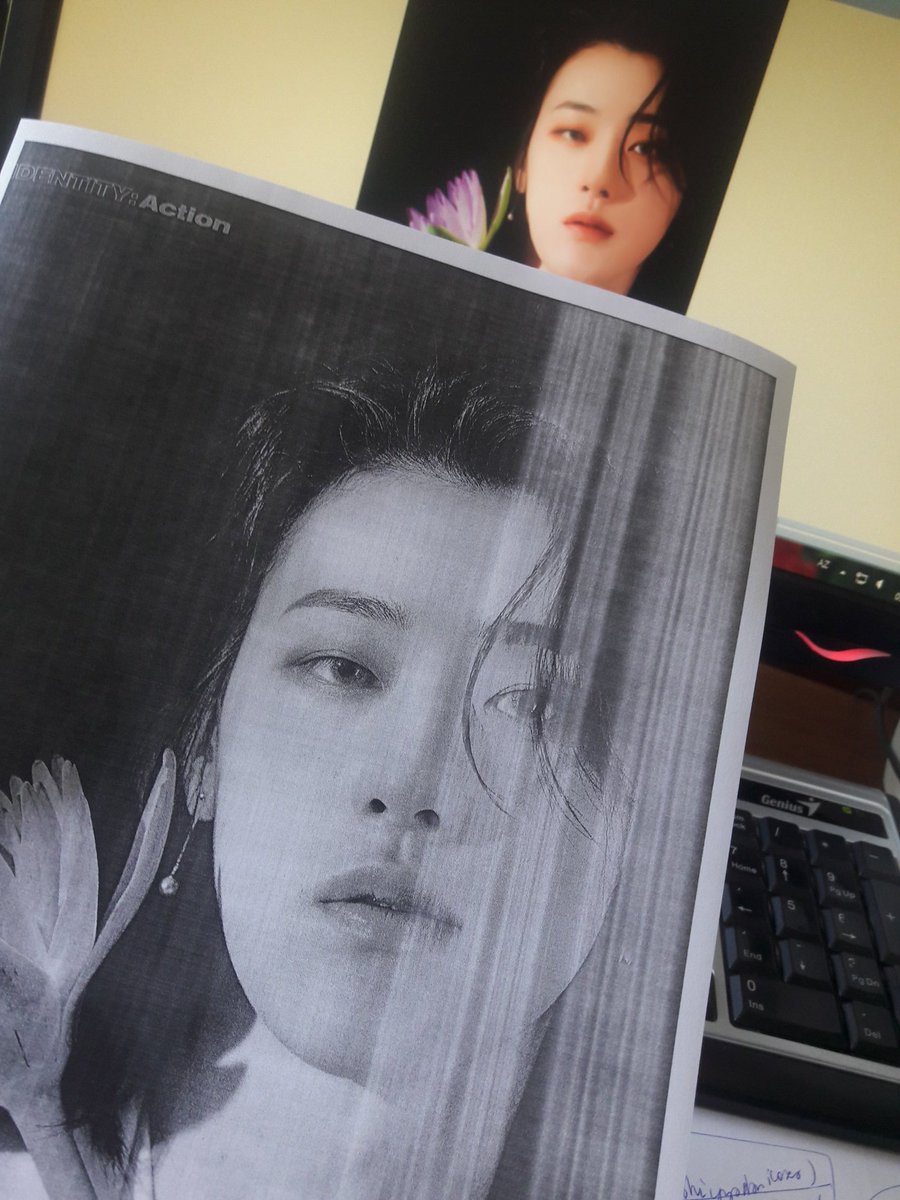 saiko787's tweet photo. Printer rəngli olsaydı nələr eləmişdim nələr..😁

Bruhh, işdə də kasıbçılıqdı.. Şəklin qırağında xətt düşüb printerin mürəkkəbi bitdiyi üçün..😂

#Yongha #WEiYongha https://t.co/vGt5j79MF8